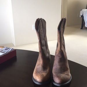 Ariat cowboy boots, NWOT